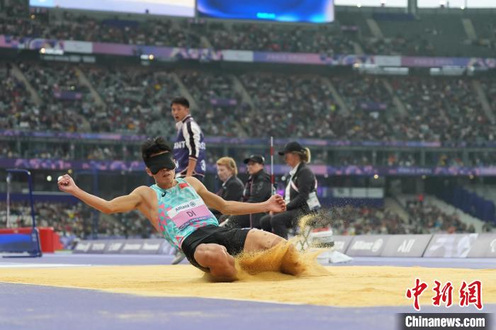 亲人与教练谈邸东东卫冕之路绝非偶然：坚持训