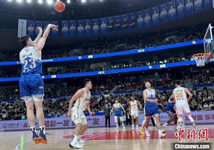 新疆男篮通过新援、老将与新星的高效组合实现