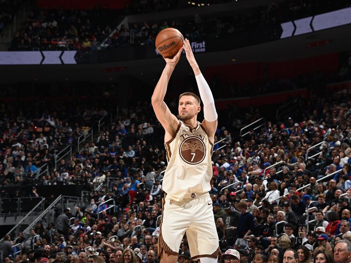 掘金主场大胜勇士 约基奇砍25+15率队取6连胜