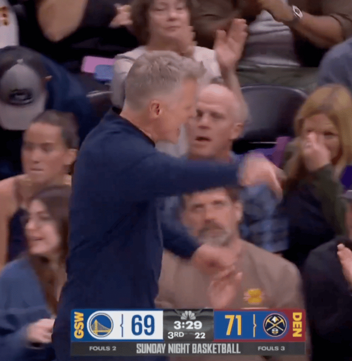 科尔怒吼强调战术纪律 勇士关键传球失误引发战