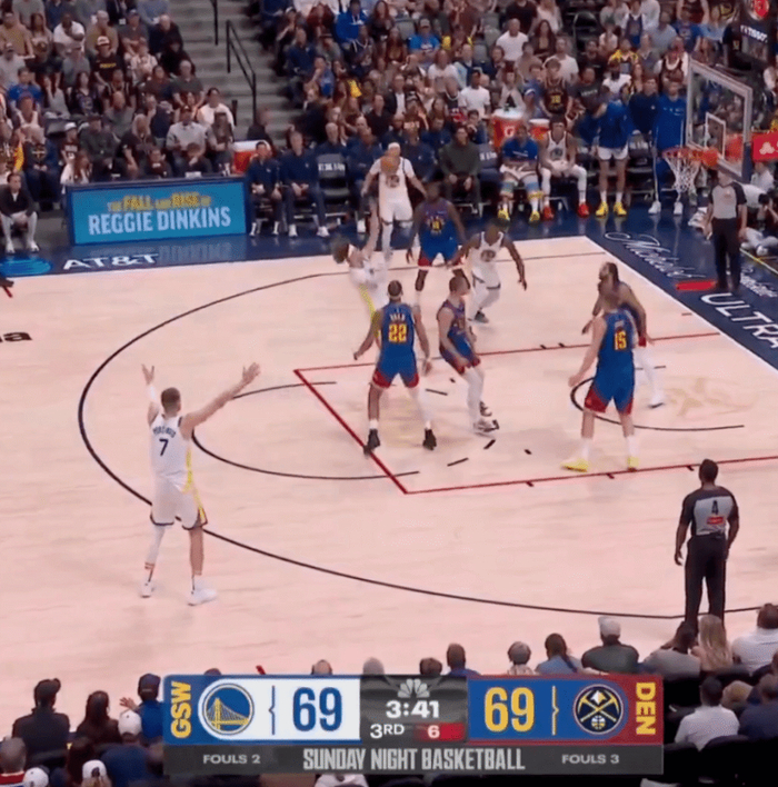 科尔怒吼强调战术纪律 勇士关键传球失误引发战