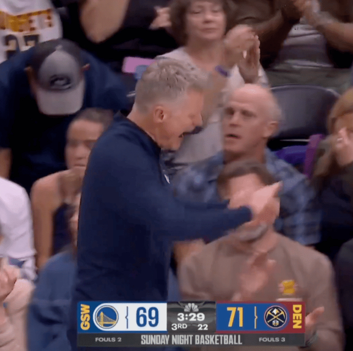 科尔怒吼强调战术纪律 勇士关键传球失误引发战