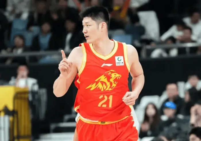 胡金秋受伤引关注 鲁吐布拉争议动作核磁共振确