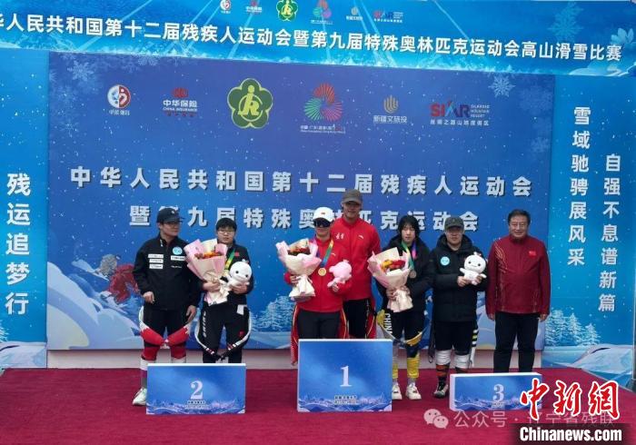 辽宁视障女将许有欣携手