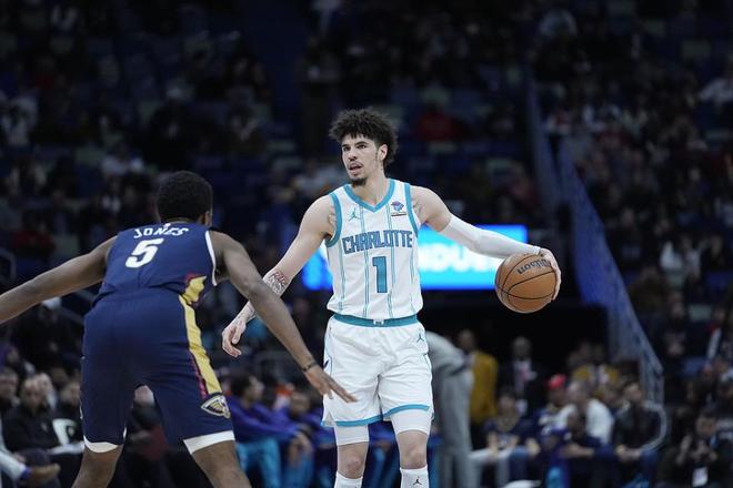 38岁库里领跑三分榜，克尼佩尔成效率黑马