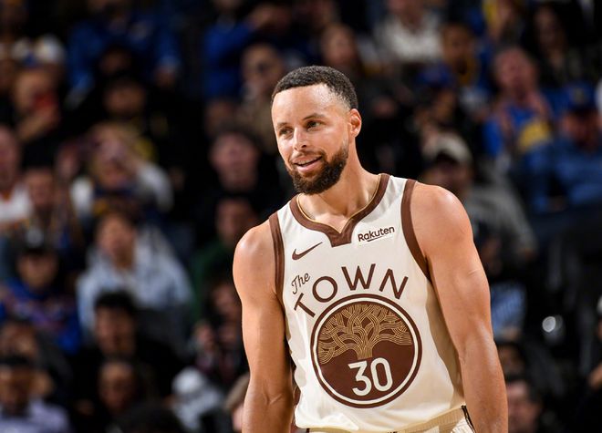 库里复出低迷难救主 勇士