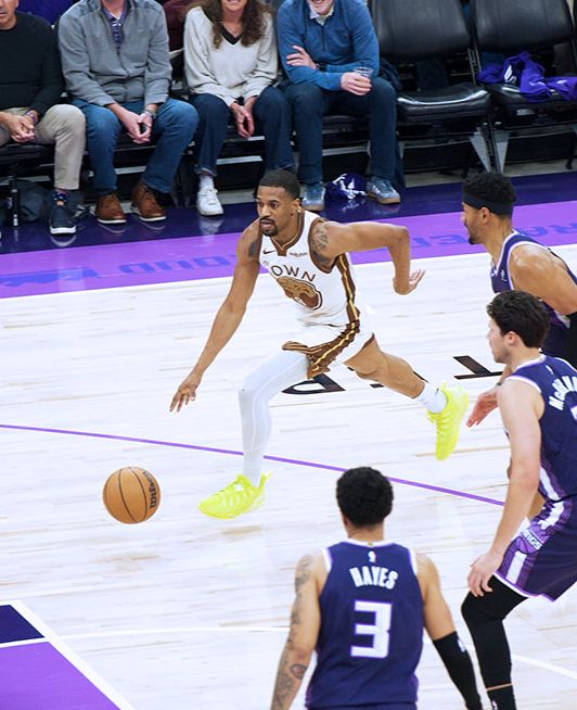 库里复出低迷难救主 勇士客场不敌国王