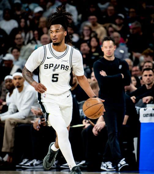 文班亚马伤退马刺末节崩盘开拓者逆转晋级